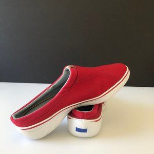 NEW Vintage Keds Slip-on Woman's Sneaker (Size 9)